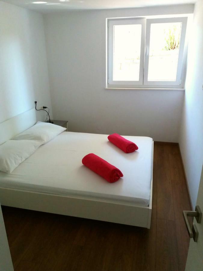 Apartments Mestrovic Lopar Buitenkant foto